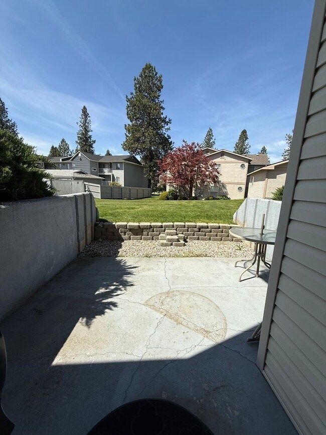 Building Photo - Condo with a Pool