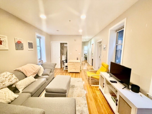 Building Photo - 97 Prince St