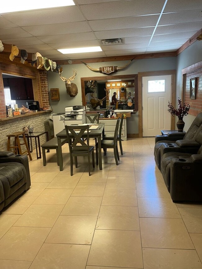 Building Photo - Affordable, Unique 3 bedroom