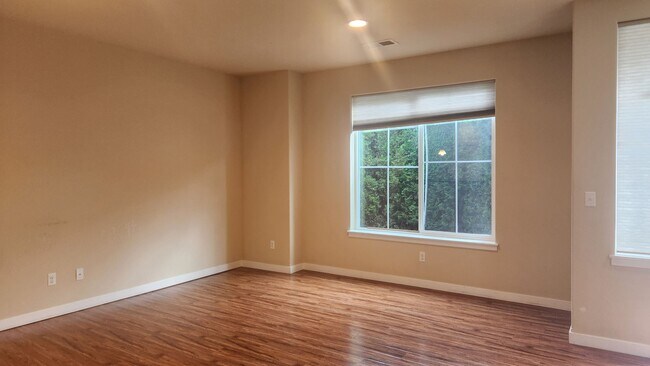 Building Photo - 3 bedroom, 2.5 bath, Townhome Mill Creek $...