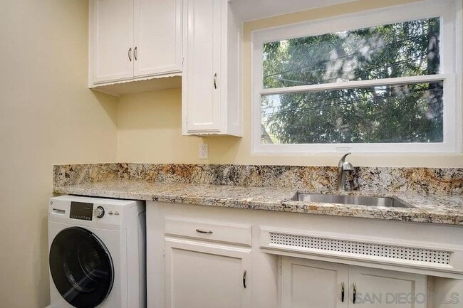 Building Photo - 4417 Van Dyke Ave