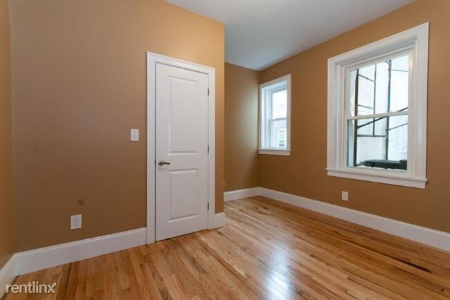 Building Photo - 5 br, 2 bath Triplex - 6 Lothian Rd 2