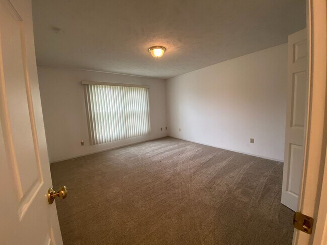 Building Photo - 25027 Rushmore Ct