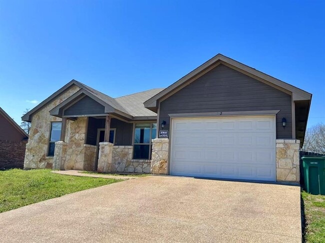Building Photo - 112 Flat Creek Dr