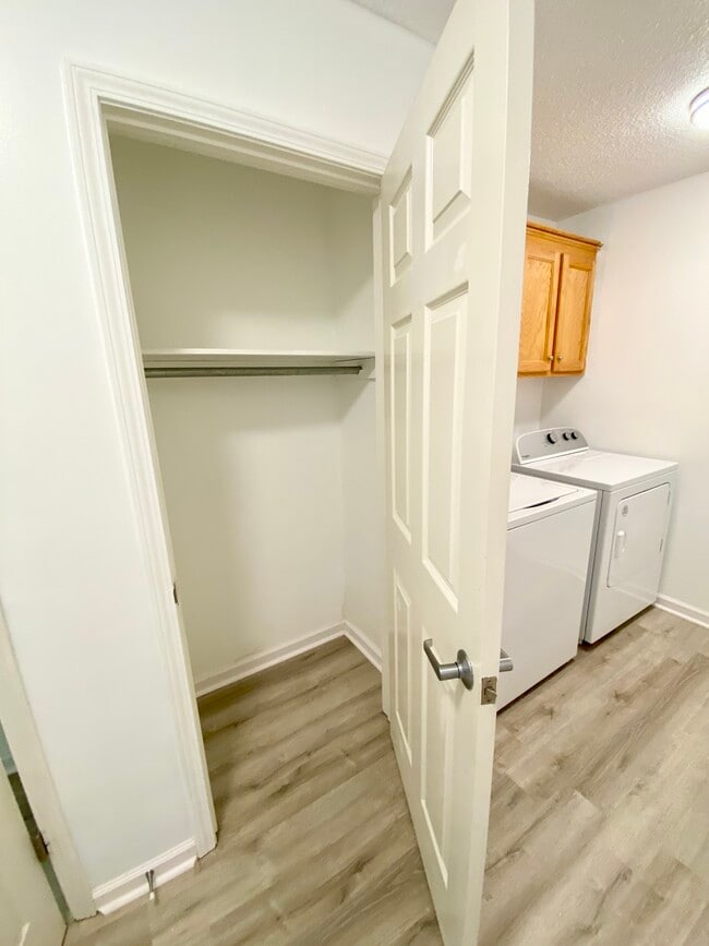 Building Photo - 2560 Nicholson Dr