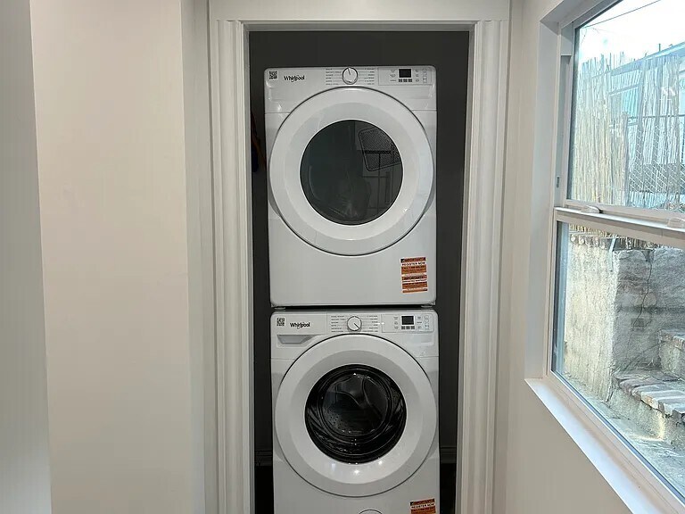 Building Photo - 2719 Alta St