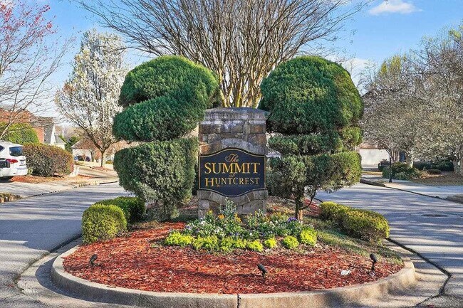 Building Photo - 1200 Cresthaven Ln NW