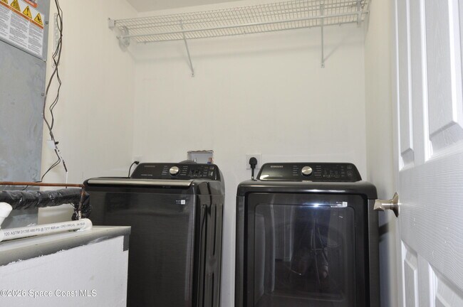 Building Photo - 1701 Sawgrass Dr SW