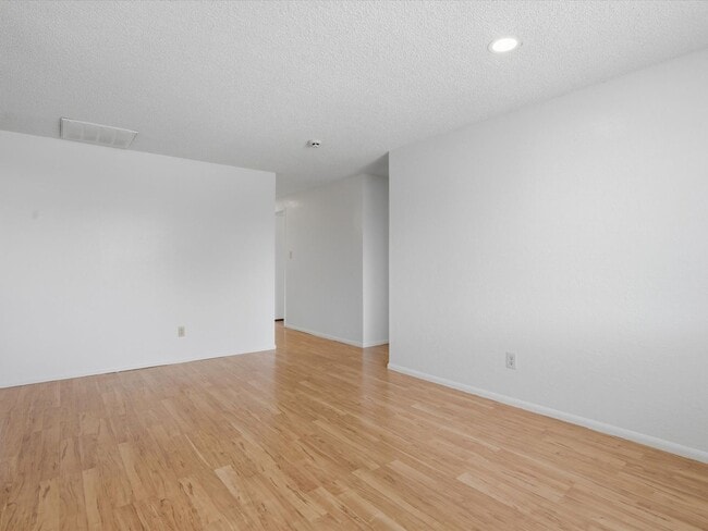 Building Photo - Upgraded Sparks Home