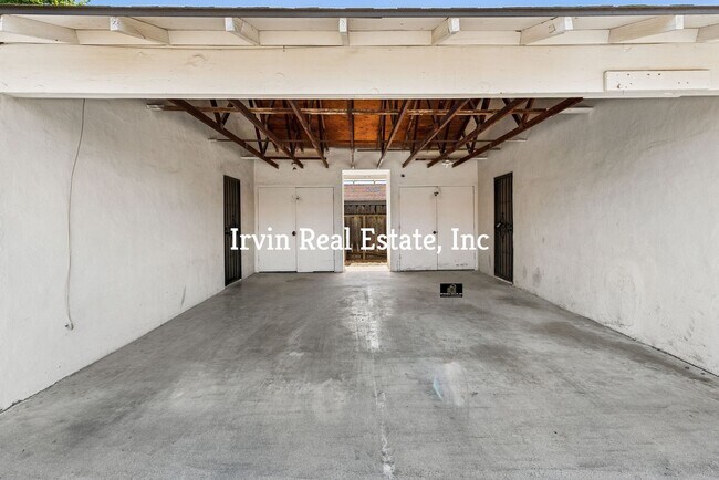 Building Photo - 1834-1834 Rose Ave