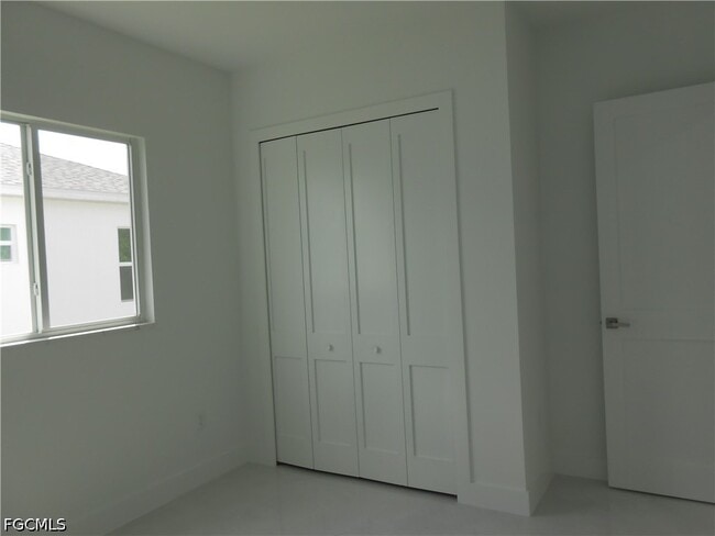 Building Photo - 320 Poplar St