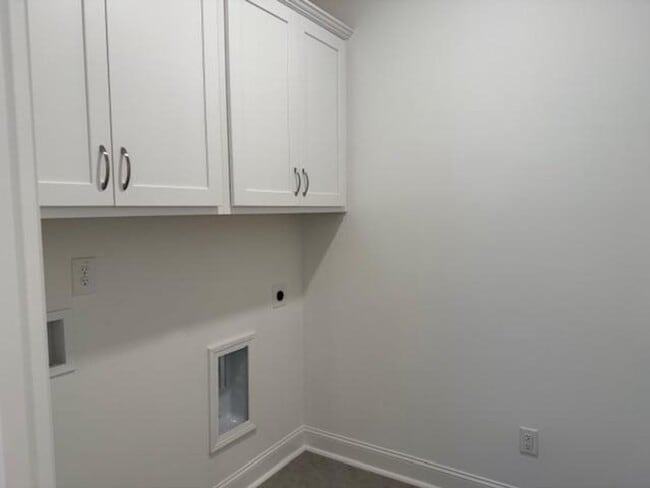 Building Photo - 1705 Pinecliff Ct