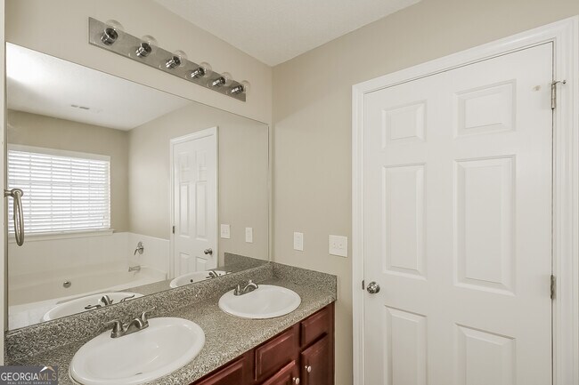 Building Photo - 4250 Winston Cir
