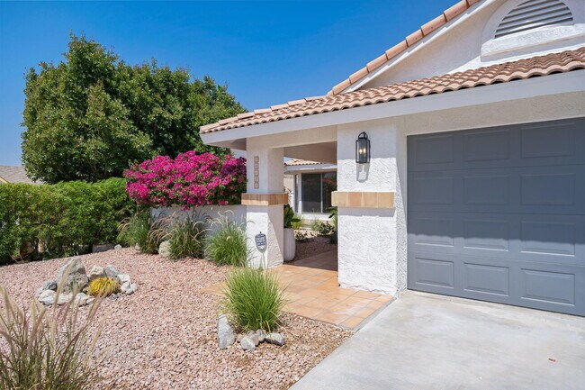 Building Photo - 54140 Avenida Mendoza