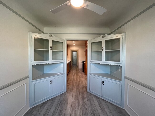 Building Photo - Spacious 2+2 home w/extra storage, upgrades + backyard!