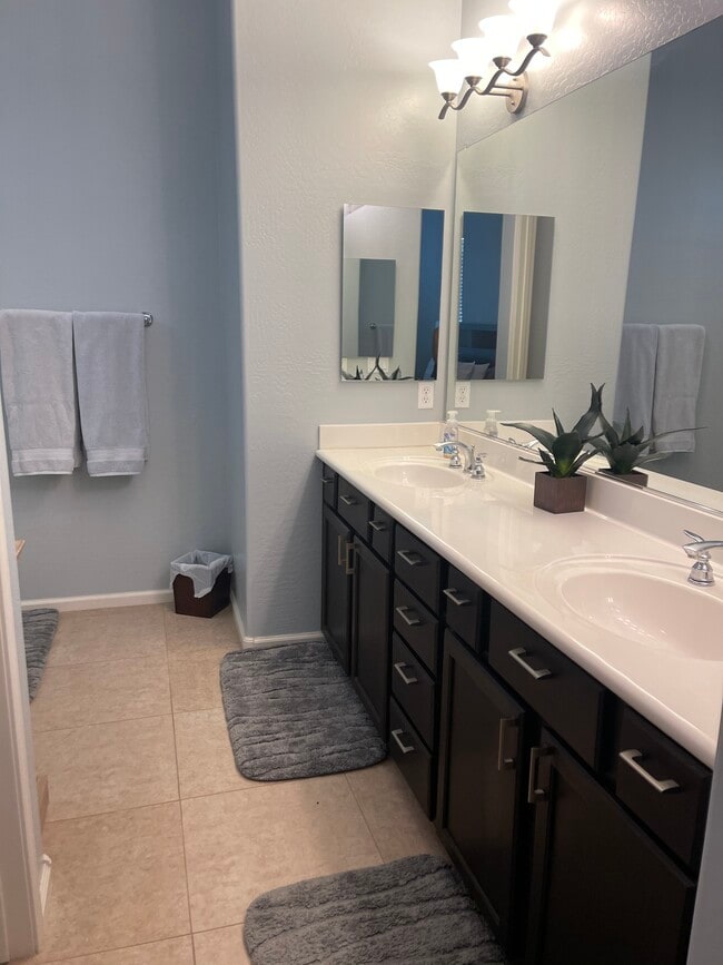 Master bath - 124 N California St