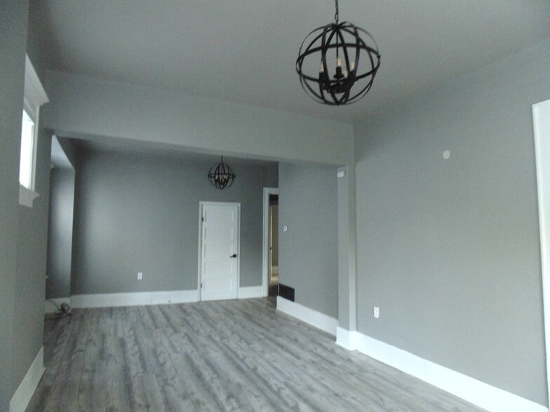 Dining Room - 2831 W Juneau Ave