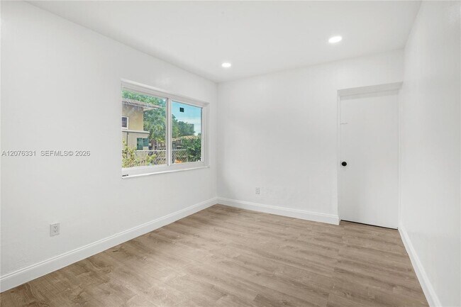 Building Photo - 1701 NW 19th Ave
