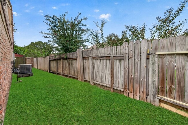 Building Photo - 6138 Gallant Forest Dr