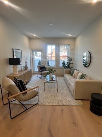 Building Photo - 105 Sea St