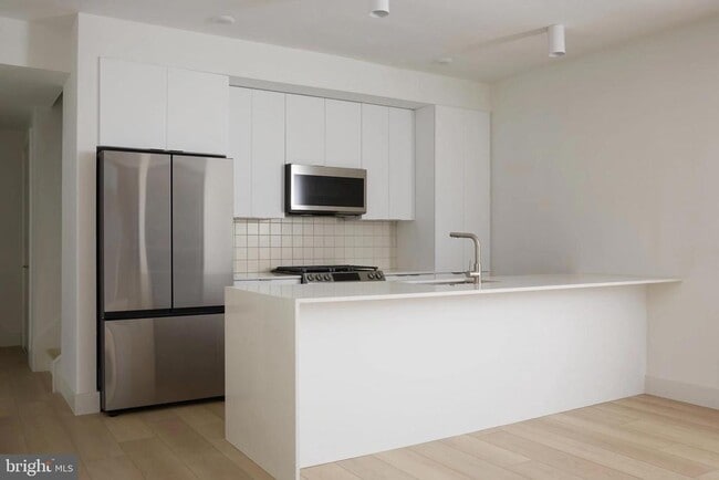 Building Photo - 2007 Cambridge St