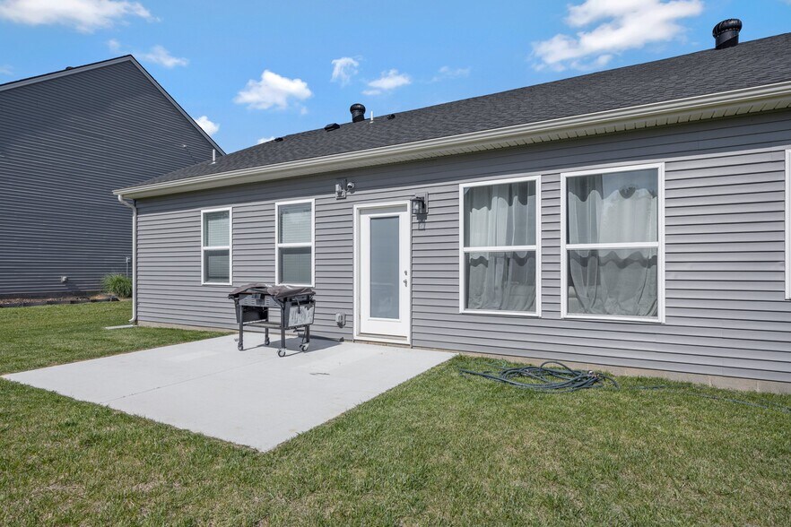 Building Photo - 2647 Hauschild Dr