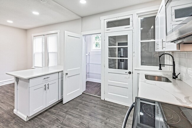 Building Photo - 3 bedroom, 1 bathroom home in City of Wilmington