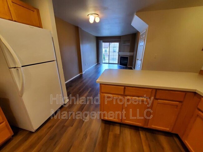 Building Photo - 322 NE Whitman St