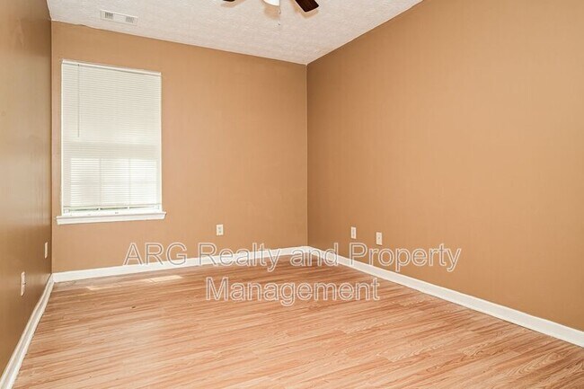 Building Photo - 2956 Fields Dr