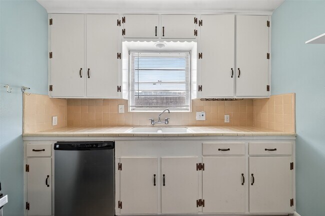 Building Photo - 3428 Bradford St