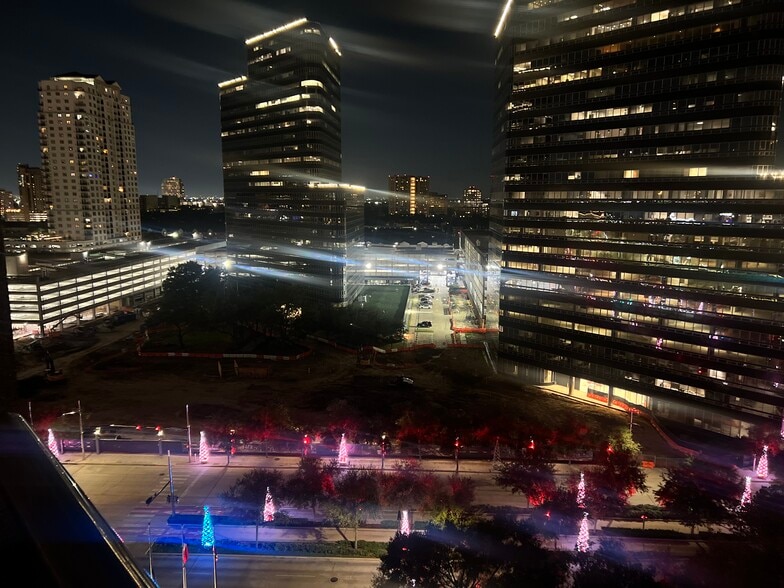 Building Photo - 1901 Post Oak Blvd