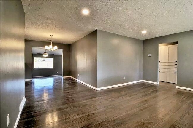 Building Photo - 10616 Greystone Ave