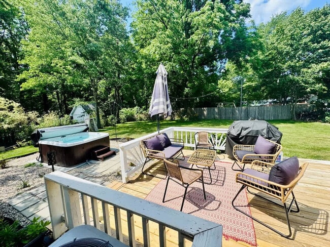 Building Photo - 670 Treeside Dr