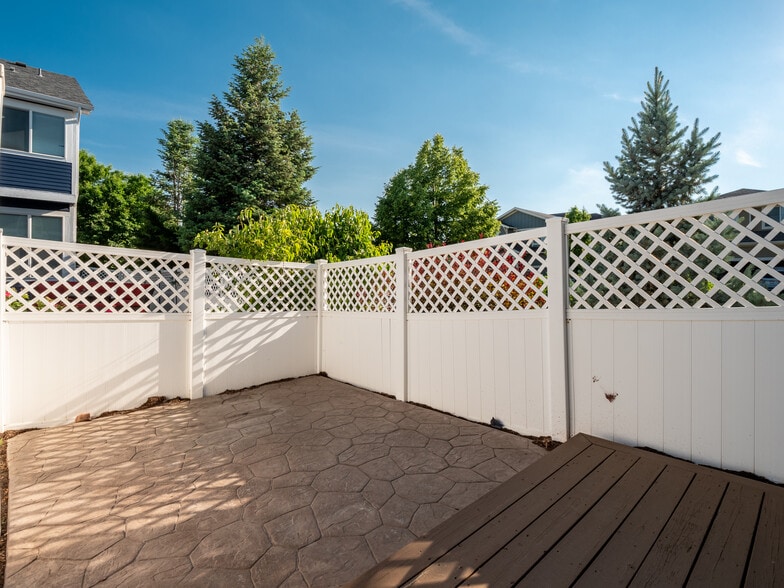 Building Photo - 5162 Cinquefoil Ln