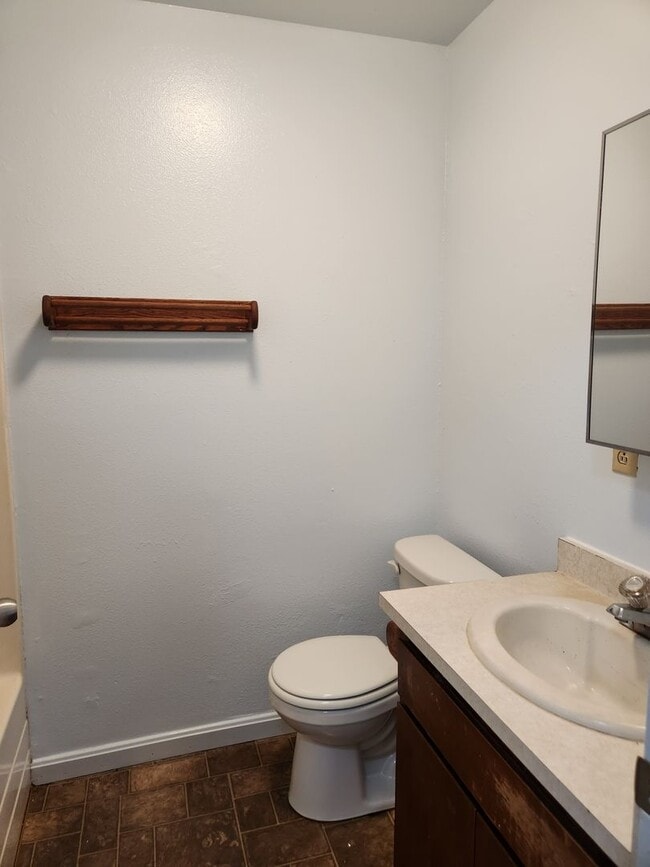 Building Photo - 3-bedroom in Central Chico