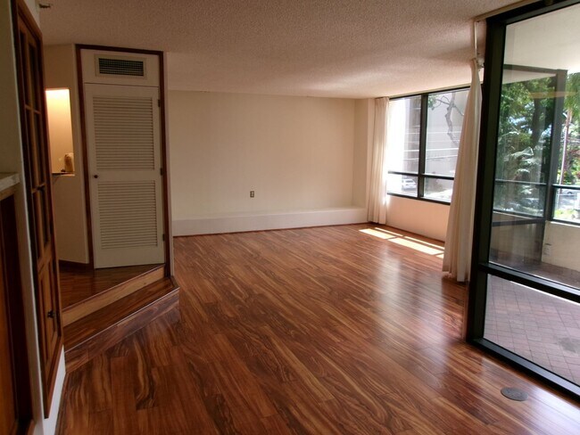 Building Photo - Punahou Cliffs
