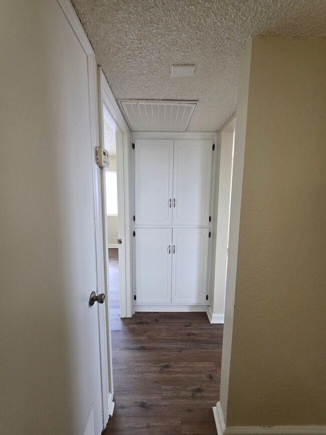 Building Photo - 2009 Oregon St