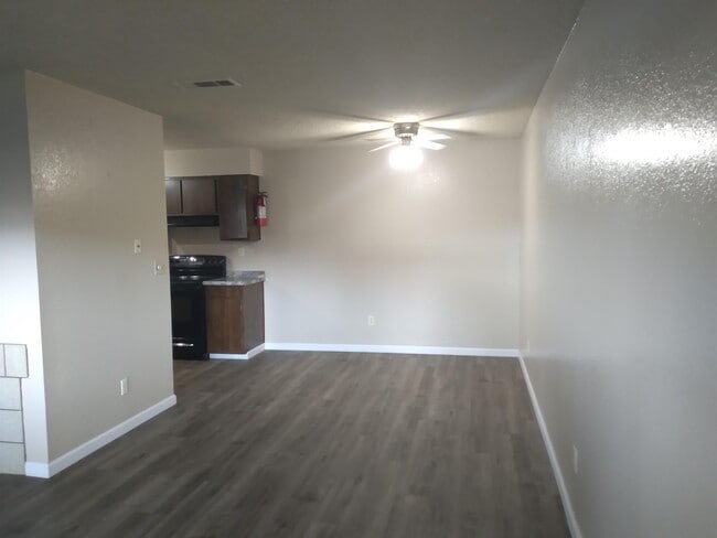 Building Photo - 4504 N Valentine Ave