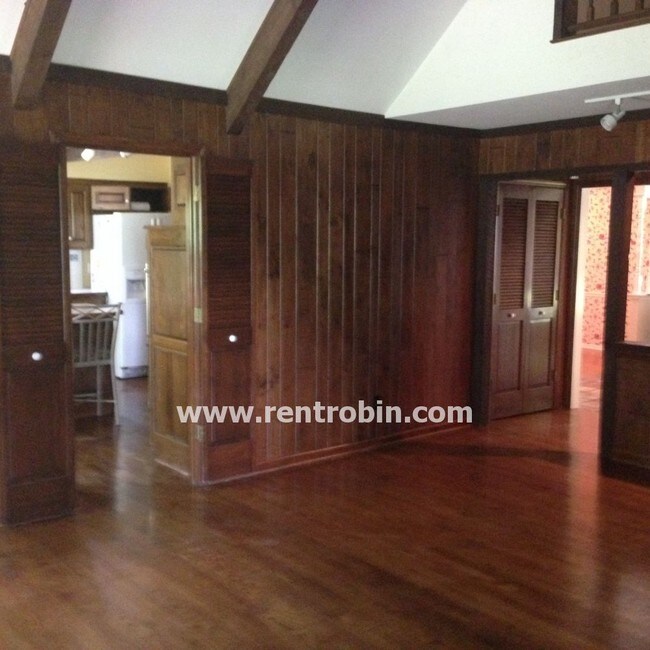 Building Photo - BEAUTIFUL EXECUTIVE HOME