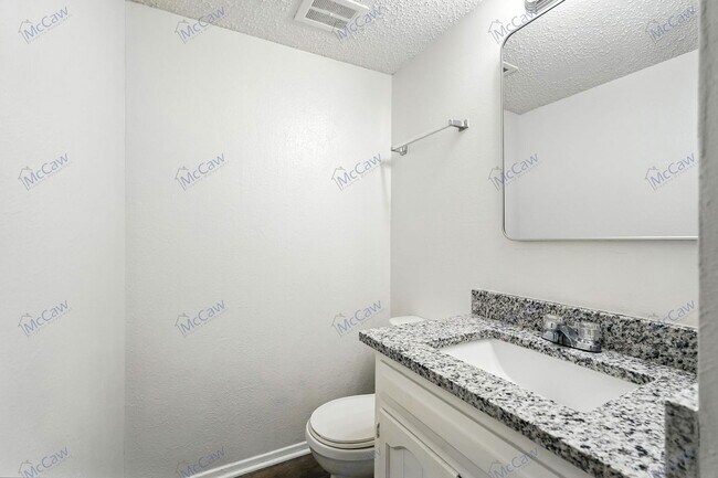 Building Photo - 326 Candlewood Ln