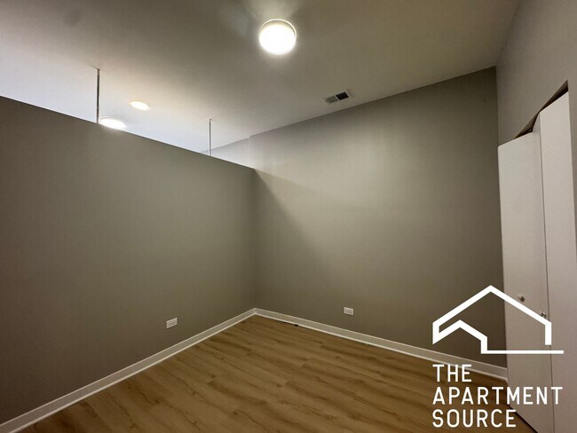 Building Photo - 4007 W School St