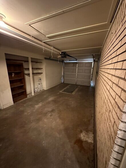 Building Photo - 220 W Ridge Rd