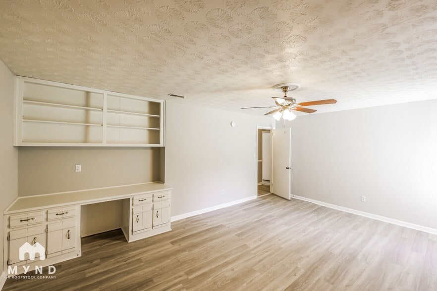 Building Photo - 2110 Vicki Dr