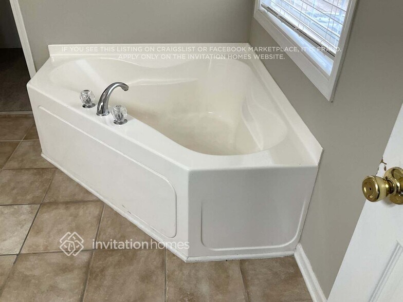 Building Photo - 3325 Wellbrook Dr