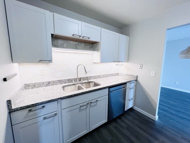 Building Photo - 710 E 200 S