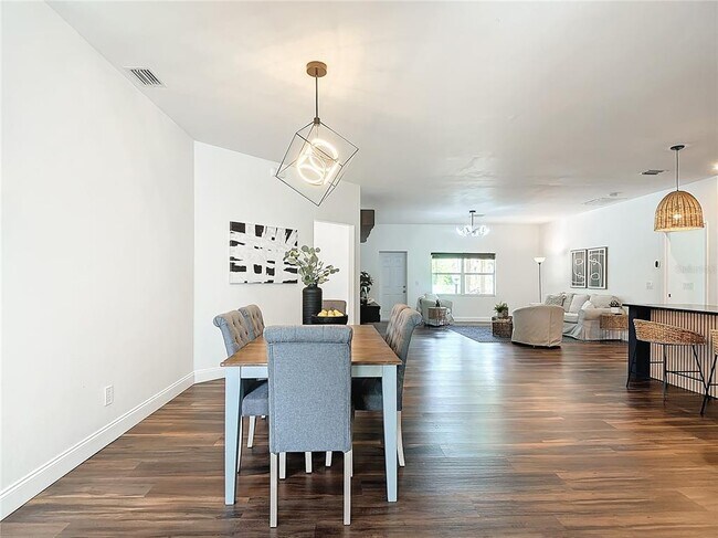 Building Photo - 130 16th Ave NE
