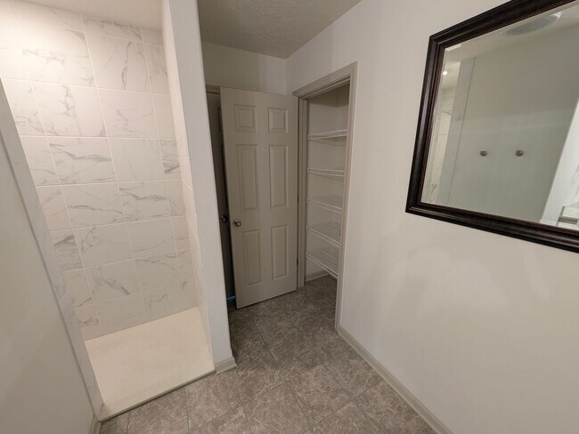 Building Photo - 5011 Clearwater Dr