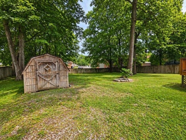 Building Photo - MOVE-IN SPECIAL!! $250 OFF First Month