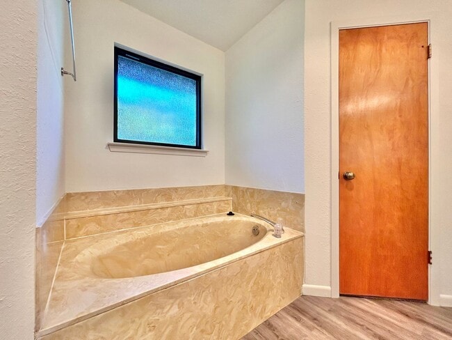 Building Photo - Greenbelt Gem Backing to Walnut Creek – Spacious 3BR Home in Prime North Austin Location