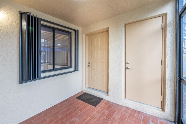 Building Photo - 434 Lakeview Dr